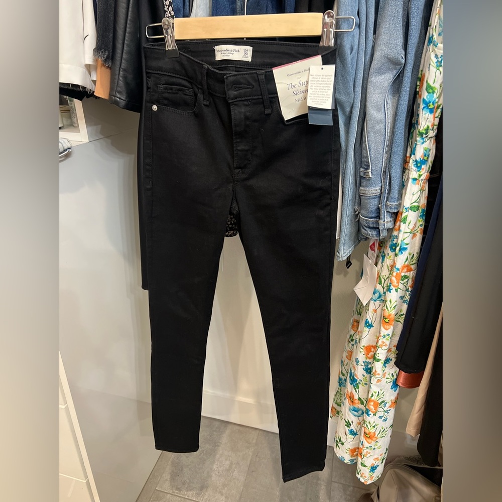 Abercrombie & Fitch black super skinny Mid Rise jeans